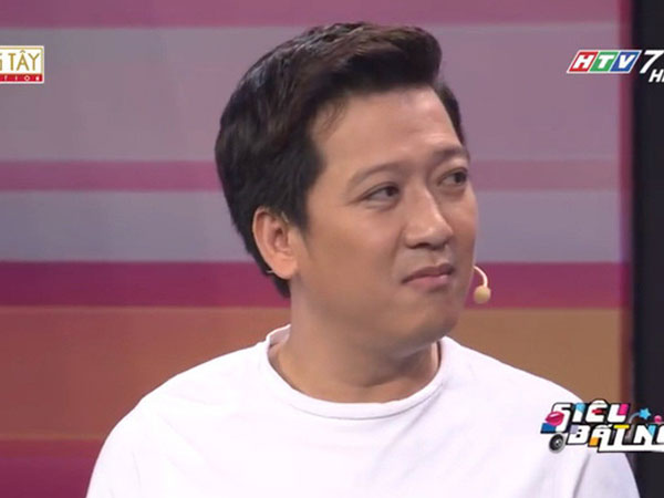 Trường Giang chê Hari Won: '2 năm rồi vẫn phải cầm giấy đọc'