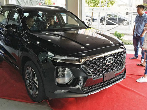Mòn mỏi chờ đợi Hyundai Santa Fe 2019 ra mắt, nhiều khách Việt rút cọc, tìm xe khác chơi Tết