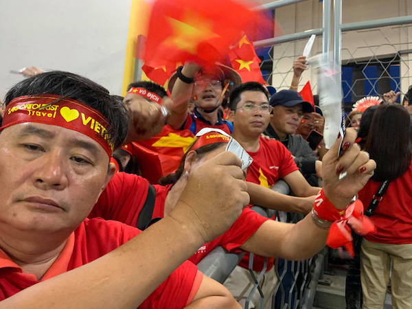 Vì sao nhiều CĐV Việt Nam không được vào xem chung kết tại Malaysia dù có vé?