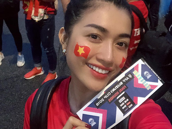 Á hậu Lệ Hằng bức xúc, quay lại cảnh cổ động viên Việt Nam có vé nhưng không được xem trận đấu