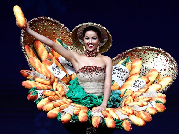 Báo Mỹ chọn 'Bánh Mì' của H'Hen Niê là trang phục 'dị' nhất Miss Universe 2018