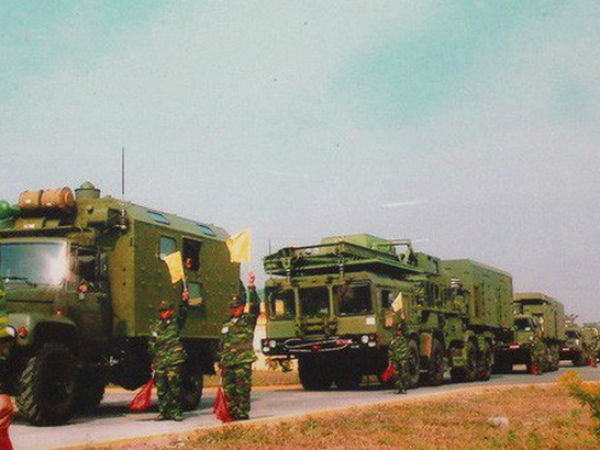 Bất ngờ: Việt Nam đã sản xuất được tên lửa S-300 nghi trang... y như thật
