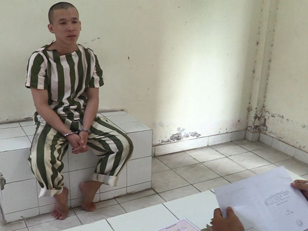 Bị dí dao đe dọa, tài xế xe ôm bình tĩnh cùng người dân bắt tên cướp