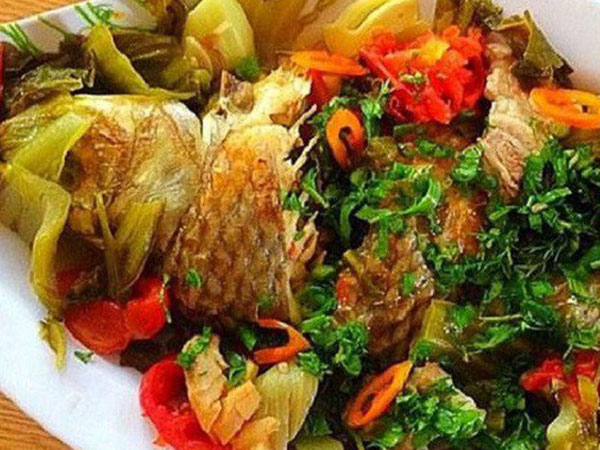 Chuyên gia cảnh báo: Sai lầm khi ăn cá chép có thể gây ngộ độc, hại gan