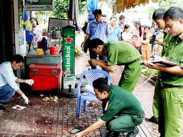 Nam thanh niên xách 2 dao sang chém chết hàng xóm rồi về nhà ngủ