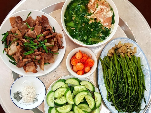 Nấu dở bị chê, nấu ngon, trình bày đẹp mà mẹ 2 con cũng bị dân mạng ném đá vì...quá rảnh!