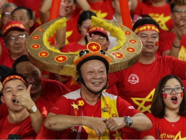 Tổng hợp những màn hóa trang siêu 'dị' ở chung kết lượt đi AFF Cup 2018