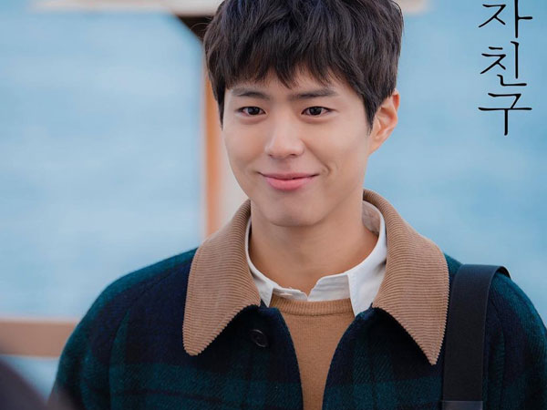 Trong phim bị chê nghèo rớt, không xứng với 'chị tài phiệt' Song Hye Kyo nhưng Park Bo Gum toàn mặc đồ hiệu hết đấy!
