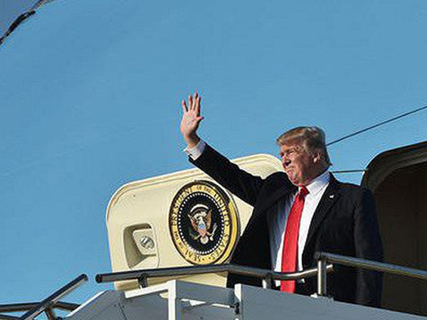 Áp lực bủa vây tứ phía, Tổng thống Trump đi nghỉ 'xả hơi' dài ngày