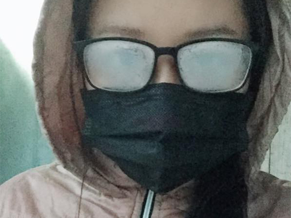 Bức ảnh phản ánh 'thực trạng đáng buồn' của những kẻ cận thị vào mùa đông: Hễ ra đường là chẳng khác nào 'hiệp sĩ mù'