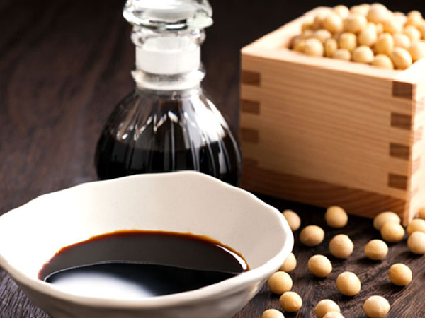 Nôn nóng giảm cân, cô gái uống cả lít nước tương đã bị chết não