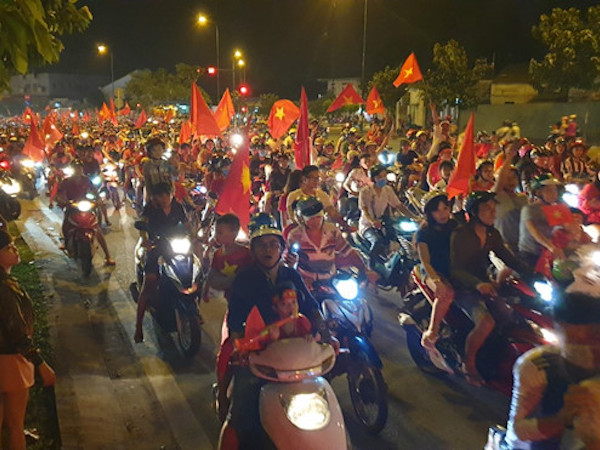 Triệu người xuống đường mừng tuyển Việt Nam vô địch AFF Cup 2018