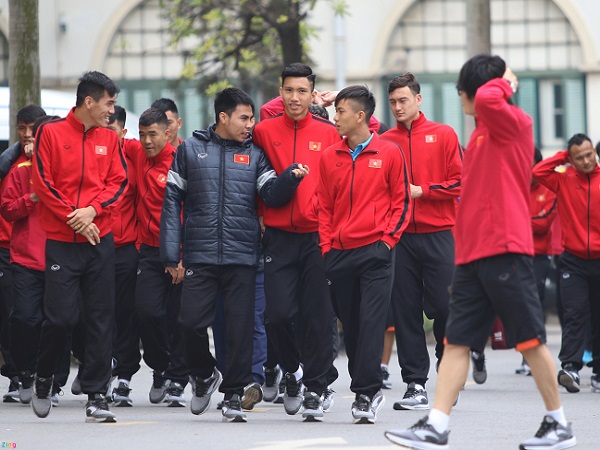 Đội tuyển Việt Nam đi bộ, thả lỏng trước trận chung kết AFF Cup