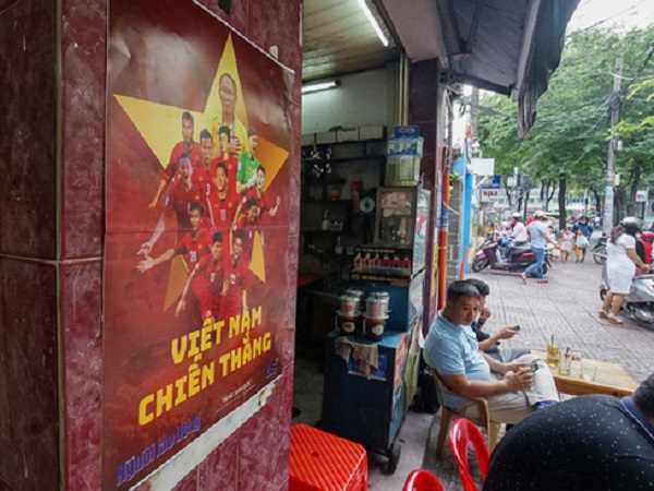Nhiều ngân hàng treo thưởng hàng tỉ đồng cho tuyển Việt Nam