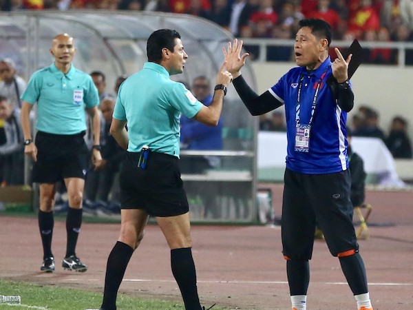 Trọng tài đẳng cấp World Cup gây bức xúc vì liên tục rút thẻ vàng cho cầu thủ Việt Nam