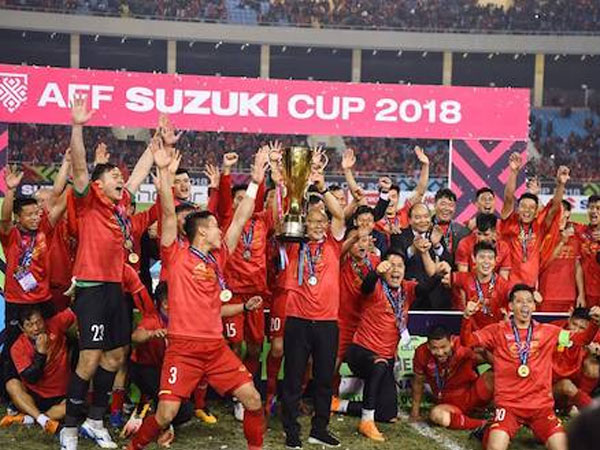 Bão giảm giá, khuyến mại mừng Tuyển Việt Nam vô địch AFF Cup