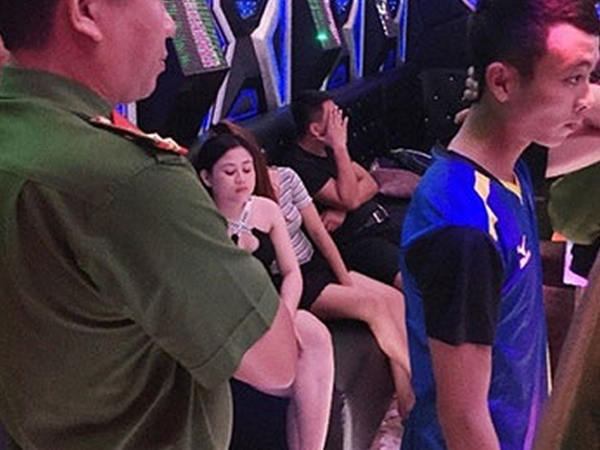 Đắk Lắk: Phát hiện 9 nam nữ nghi sử dụng ma túy trong quán karaoke