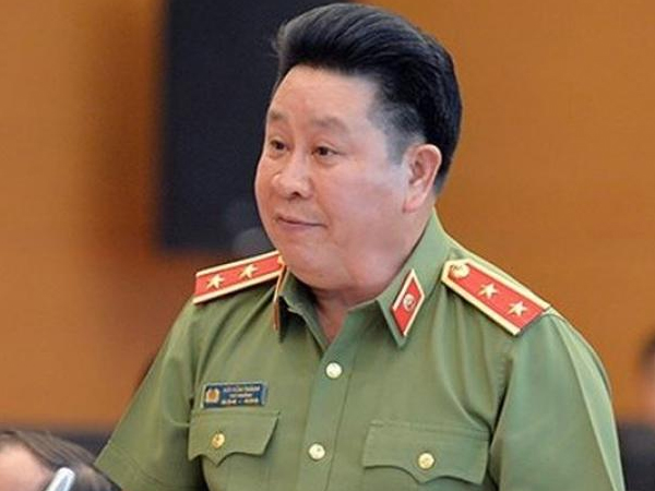 Hơi ấm từ bàn tay người chỉ huy và lời hối hận muộn màng của kẻ thủ ác