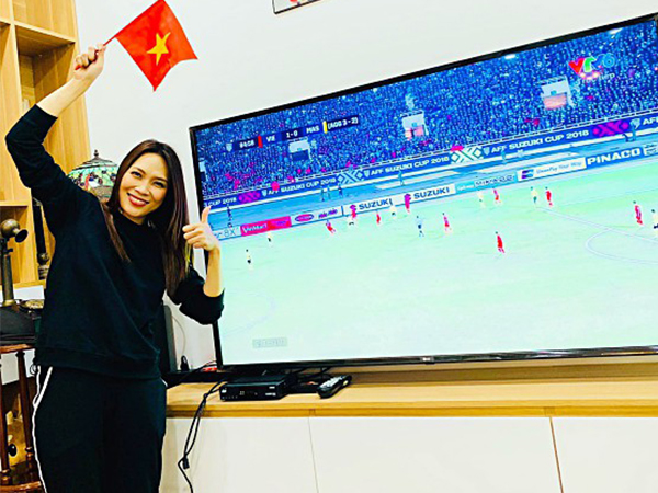 Màn đi bão bằng 'siêu xe' có 1-0-2 của Mỹ Tâm