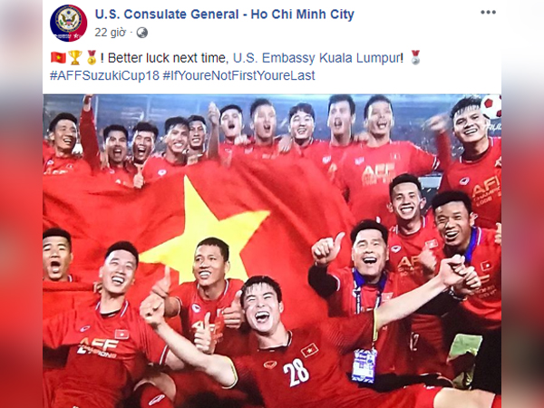 Mừng ĐT Việt Nam vô địch, Lãnh sự quán Mỹ tại TP. HCM trêu chọc Đại sứ quán ở Malaysia