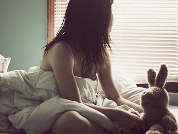 Người đàn ông hiếp dâm bé gái 14 tuổi rồi bỏ trốn