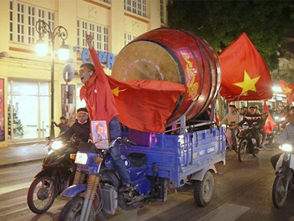 Những loại xe ăn mừng độc đáo trên đường phố Việt Nam