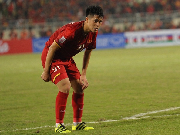 SỐC: Đình Trọng chấn thương lệch xương bàn chân, nguy cơ lỡ Asian Cup 2019