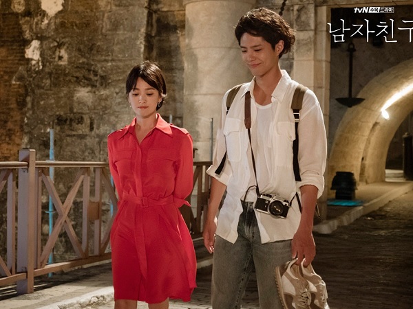 Vì sao phim của Song Hye Kyo hụt hơi trước Jang Nara?