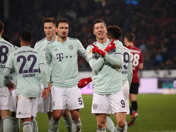 Vòng 15 Bundesliga: Bayern Munich và Dortmund 'rủ nhau' giành chiến thắng