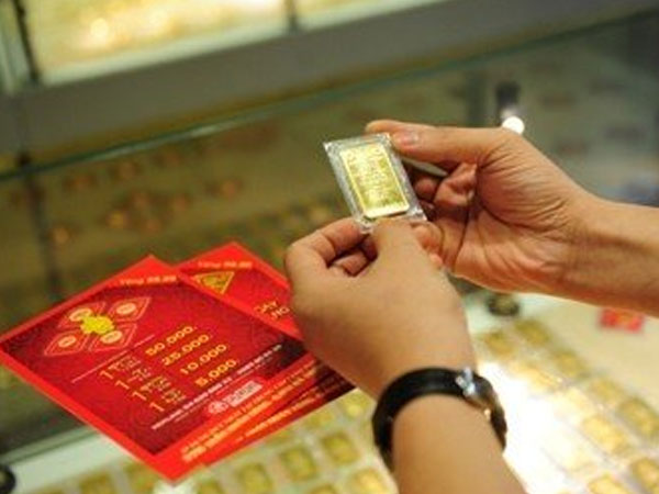 Giá vàng hôm nay 17/12: Nhu cầu cuối năm đẩy giá tăng mạnh