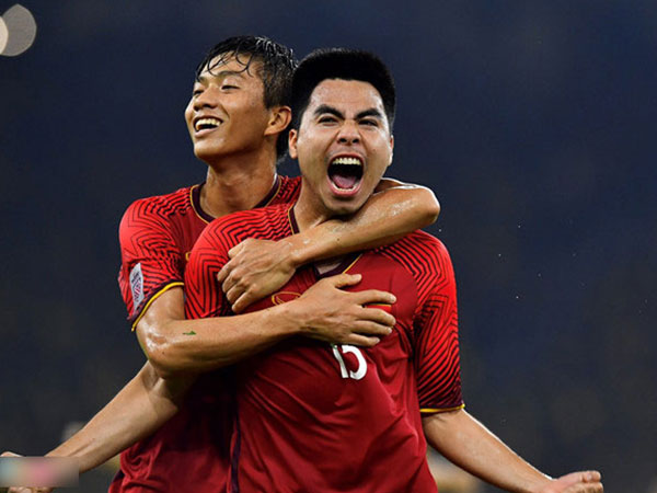 Hậu AFF Cup, 'hoàng tử' Đức Huy lại gây sốt vì lời nhắn gửi đầy 'quý tộc' tới fan nữ