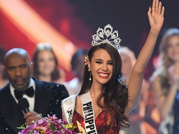 Video: Người đẹp Philippines đăng quang Hoa hậu Hoàn vũ 2018