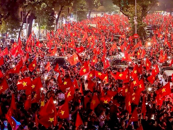Video: Tình yêu bóng đá của người Việt