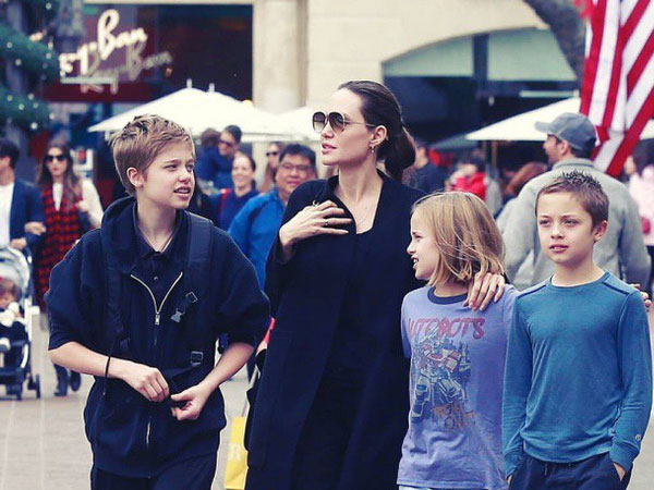 Angelina Jolie đưa con ruột đi chơi sau khi tố chồng cũ từng 'ghét bỏ' Pax Thiên