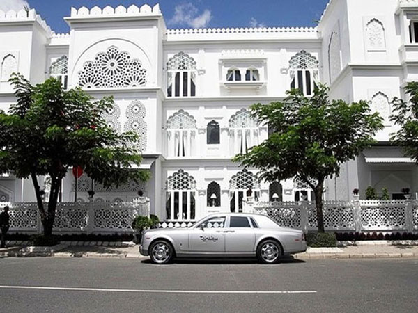 Chân dung nữ đại gia 9x Đào Ngọc Bảo Phương mua lại 2 toà lâu đài của KhaiSilk