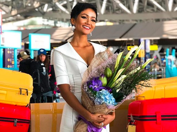 Kiêu hãnh trên đất khách, H'Hen Niê bật khóc tại sân bay Việt Nam sau thành tích lịch sử Top 5 Miss Universe 2018