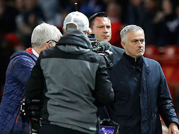 Mourinho thoát tội ‘vạ miệng’ từ tháng 10