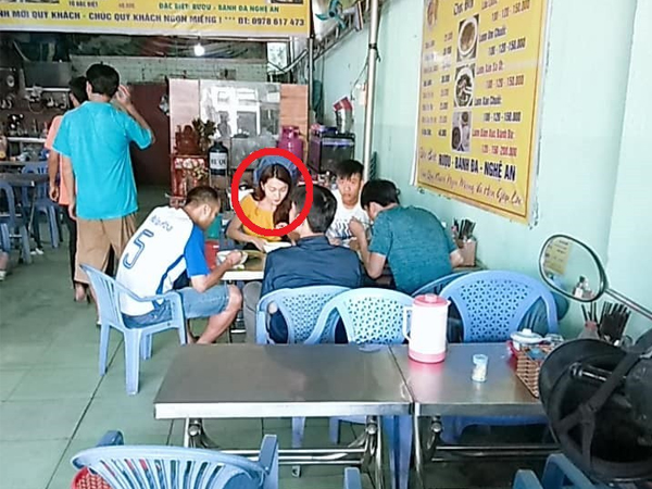 Phan Văn Đức cùng bạn gái tin đồn Ngọc Nữ bị bắt gặp cùng nhau đi ăn ở Sài Gòn