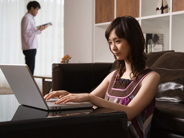 Tái mặt vì vợ đột nhập trang cá nhân, khoe 'năng lực giường chiếu' với nữ đồng nghiệp