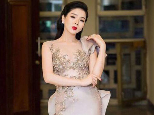 Bán vé dát vàng cho khách VIP, Lệ Quyên dùng chiêu trò để khoe của?