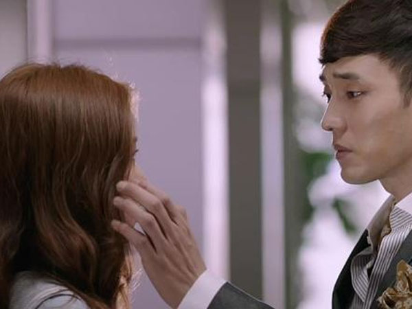 Cởi áo tôi ra, rồi anh lặng lẽ mặc lại đi về…