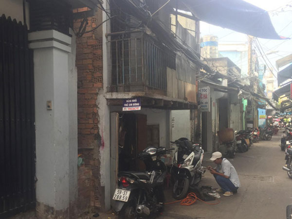 Em dùng dao đâm anh trai nguy kịch ở Sài Gòn
