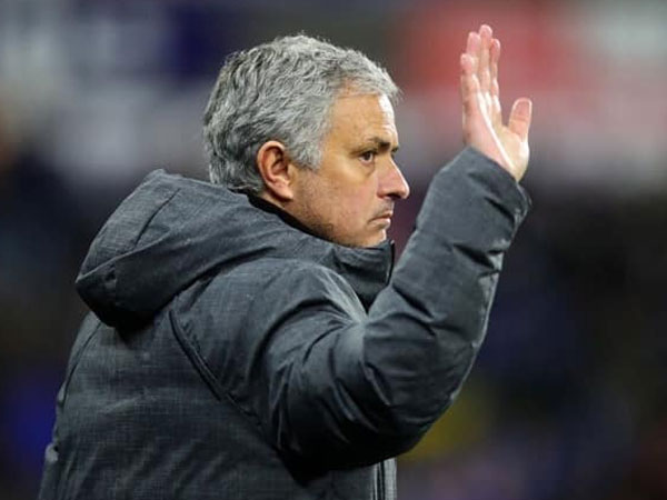 MC Lại Văn Sâm bất bình Mourinho bị sa thải: 'Thà chết vinh còn hơn sống nhục'