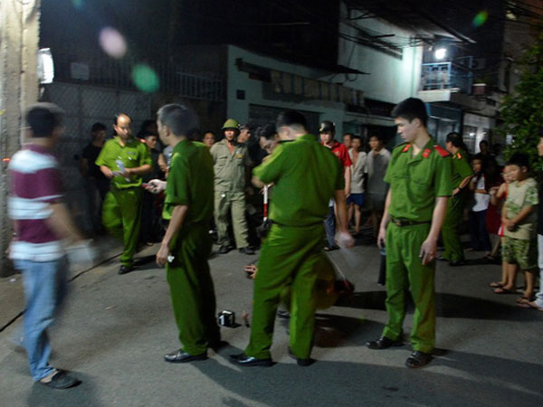 Nhóm giang hồ đi ô tô truy sát khiến 2 người thương vong ở Sài Gòn