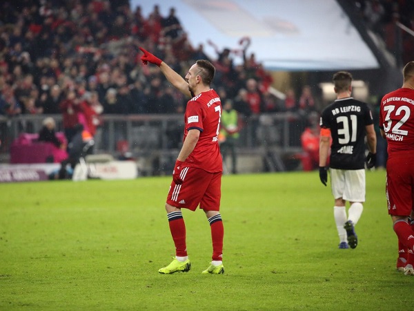 Thắng nhọc RB Leipzig nhờ công Ribery, Bayern Munich rút ngắn khoảng cách với Dortmund