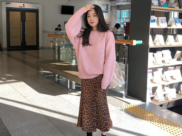 Trời se lạnh mà vẫn có nắng ấm, nàng công sở hãy triển ngay 4 cách diện váy xinh miễn bàn này