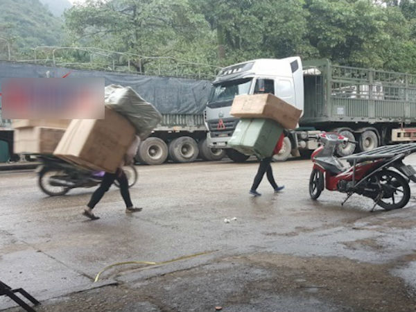 Bất ngờ vùng biên: Sở hữu tiền tỷ, biệt thự nhờ bán sức thâu đêm