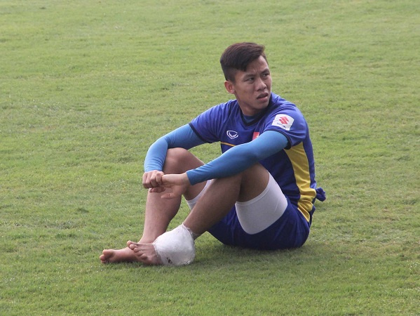 ĐTVN ngày đầu luyện tập cho Asian Cup 2019: Quế Ngọc Hải tập riêng, Trọng Hoàng và HLV thể lực vắng mặt