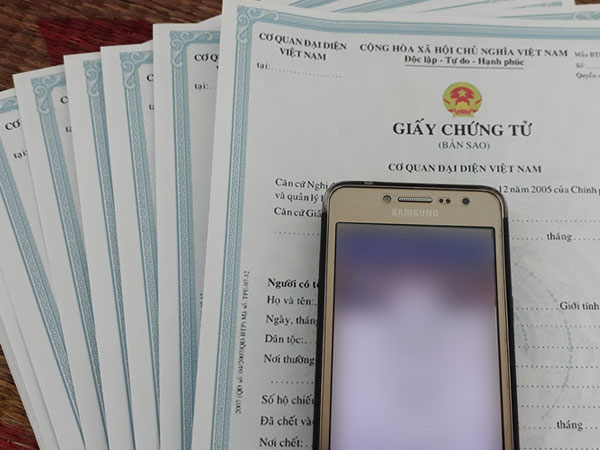 Hacker đánh sập Facebook cá nhân bằng giấy chứng tử tại VN