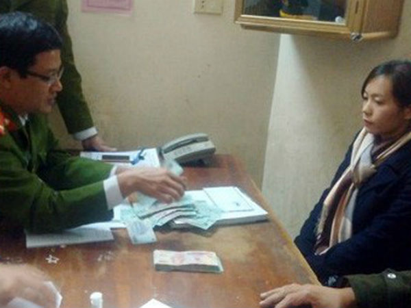 Nhặt được 100 triệu đồng, nhân viên cấp dưỡng Phòng CSCĐ tìm người đánh rơi